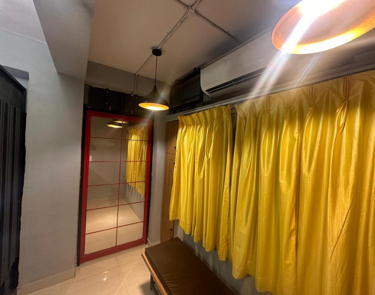 Travotale And Cowork Koregaonpark Hostel Pune